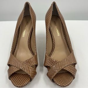 Arturo Chiang Alexis Textured Leather Peep Toe Pumps Size 8